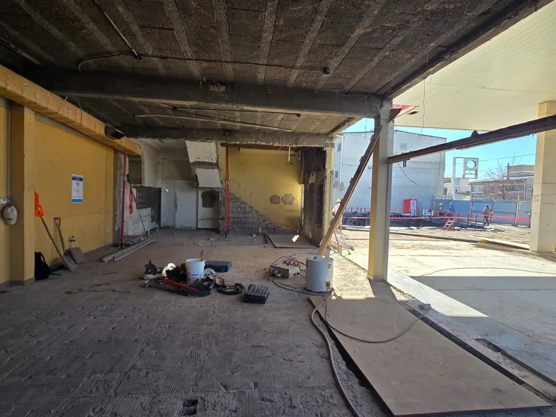 Interior de la estructura preexistente antes de la demolicion