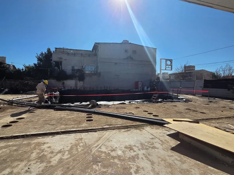 Instalaciones y cañerias sobre la platea de hormigon terminada