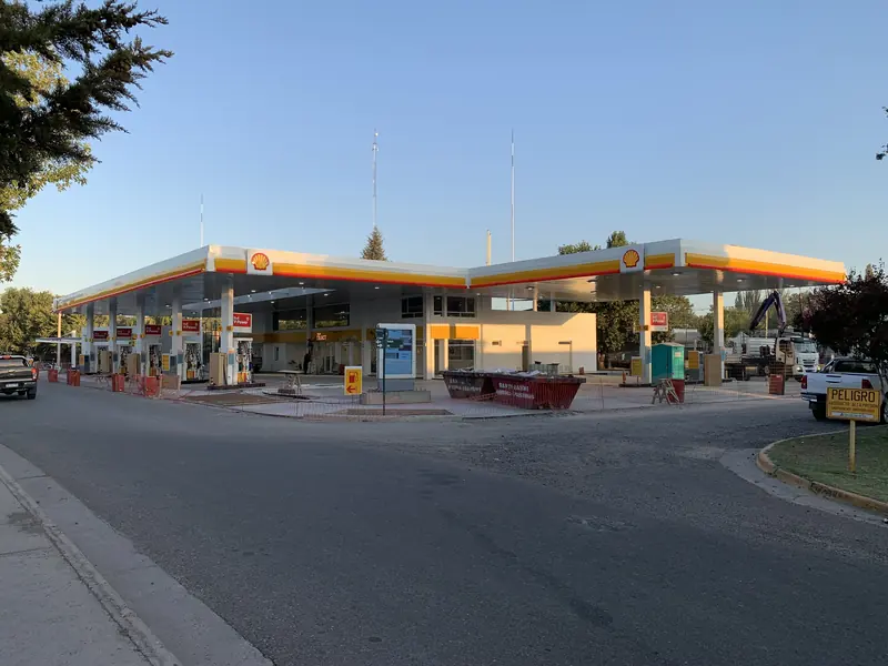 Finished Shell service station in Plottier, with forecourt and pumps