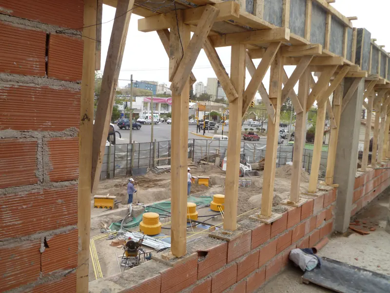 Timber formwork to the concrete beams over the brick wall of the shop
