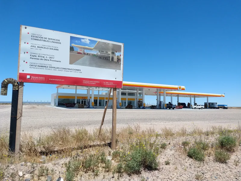 Cartel de obra de Shell en el frente del terreno