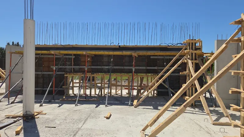 Slab formwork and propping with reinforcement and concrete columns