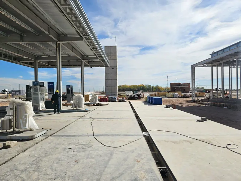 Steel structure of the building next to the forecourt canopy already erected