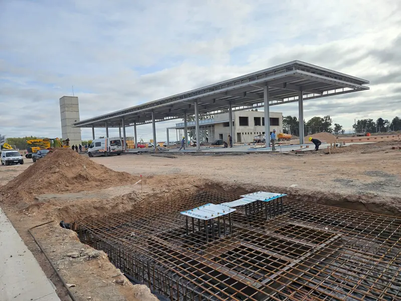 Foundation reinforcement in the foreground with the erected canopy behind